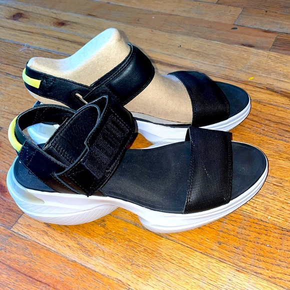 New Size 7.5 Women's Sorel Explorer Blitz Stride Wedge Sandals Black - Picture 1 of 5